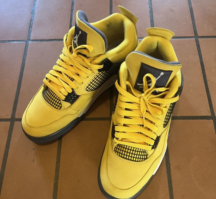 Nike Air Jordan 4 Lightning