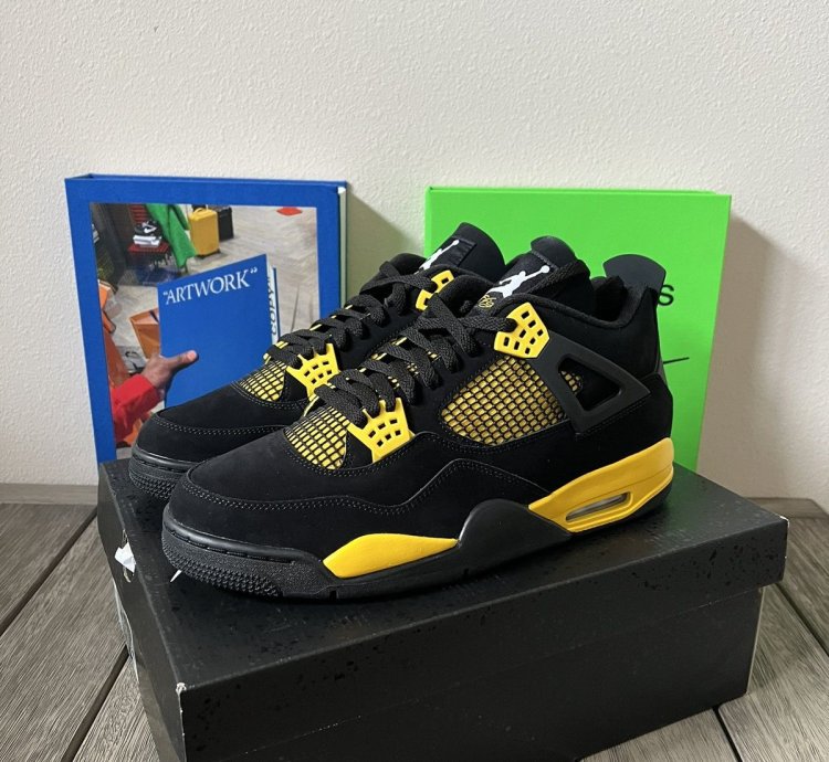 Nike Air Jordan 4 Retro Thunder