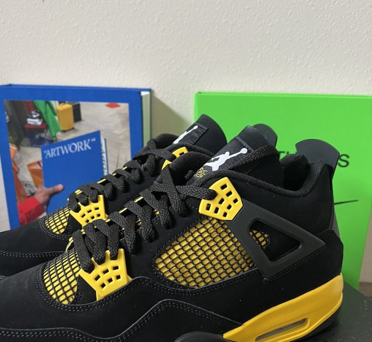 Nike Air Jordan 4 Retro Thunder