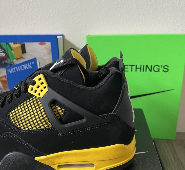 Nike Air Jordan 4 Retro Thunder