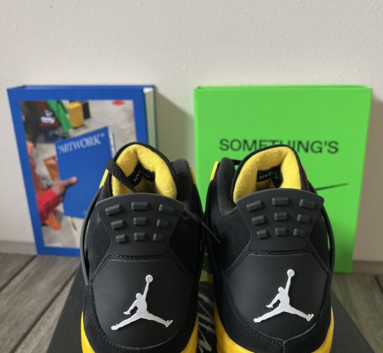 Nike Air Jordan 4 Retro Thunder