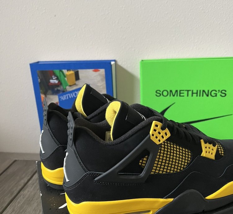 Nike Air Jordan 4 Retro Thunder