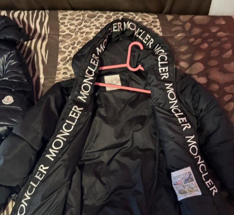 Moncler Puffer Jacket Black Zipper Logo