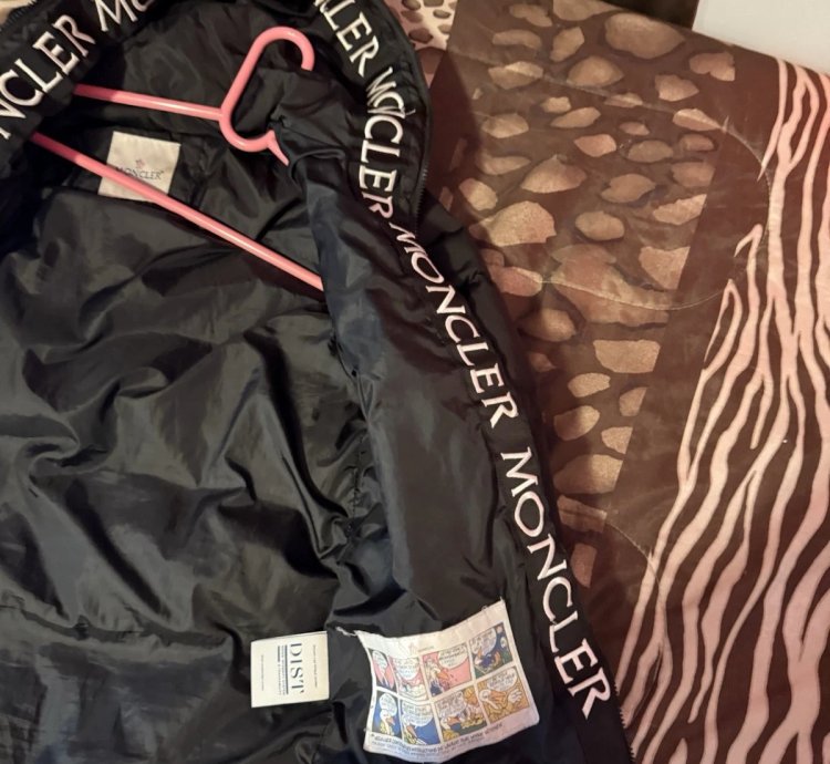 Moncler Puffer Jacket Black Zipper Logo
