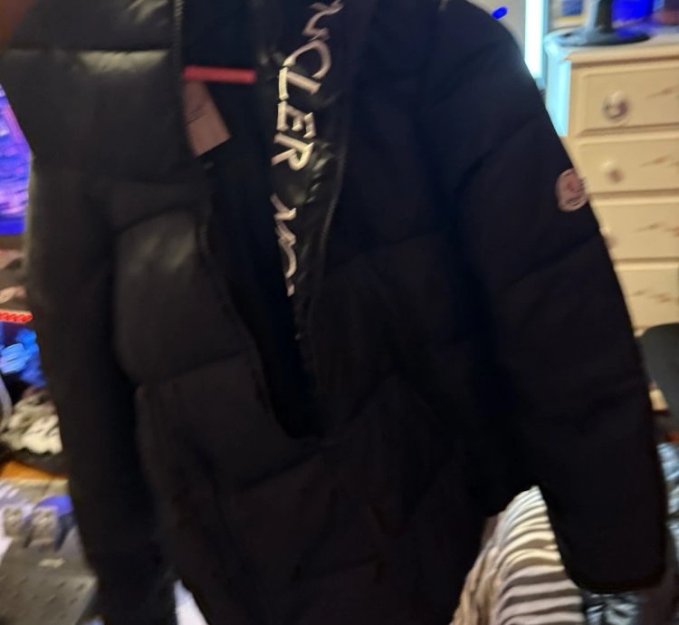 Moncler Puffer Jacket Black Zipper Logo
