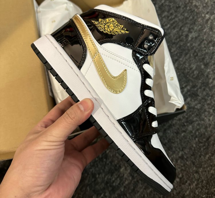 Jordan 1 Mid Patent Black White Gold 852542-007