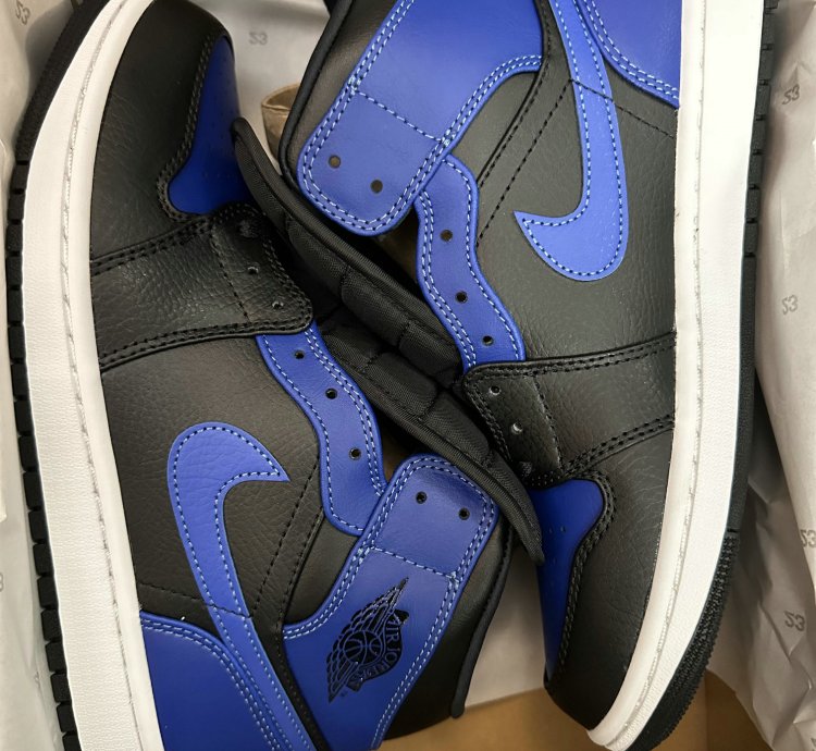 Jordan 1 Mid Hyper Royal Tumbled Leather 554724-077