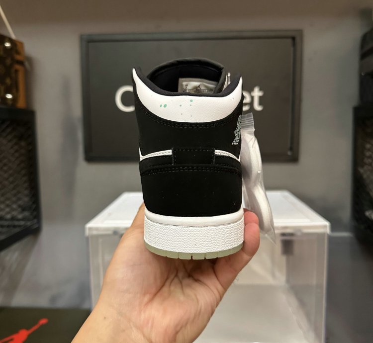 Jordan 1 Mid White Black Teal Tint gs Bq6931-103