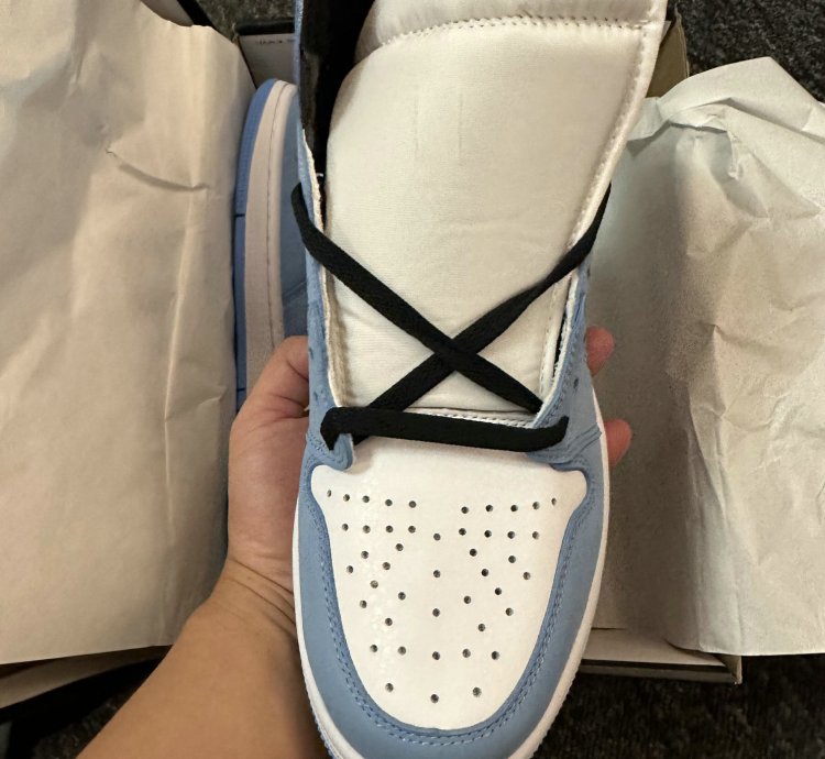 Jordan 1 Retro High Og University Blue 555088-134