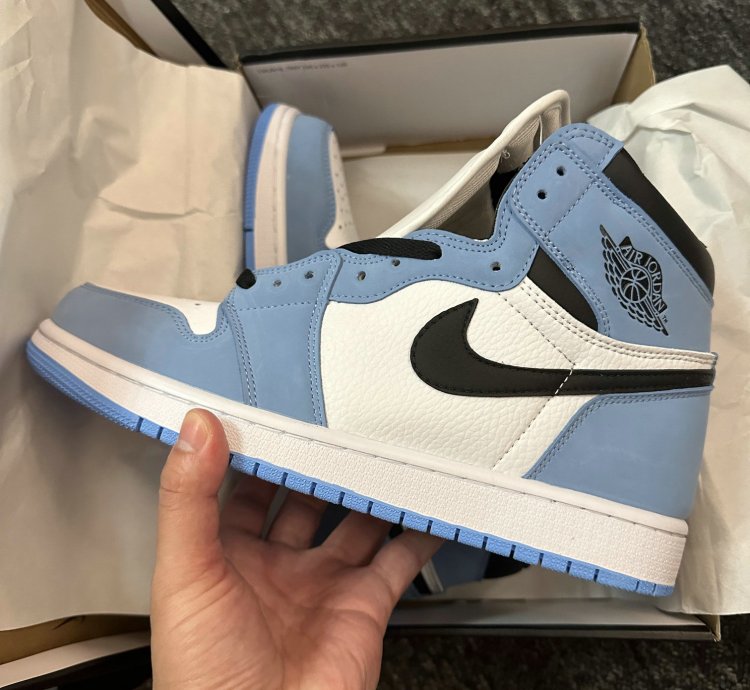 Jordan 1 Retro High Og University Blue 555088-134