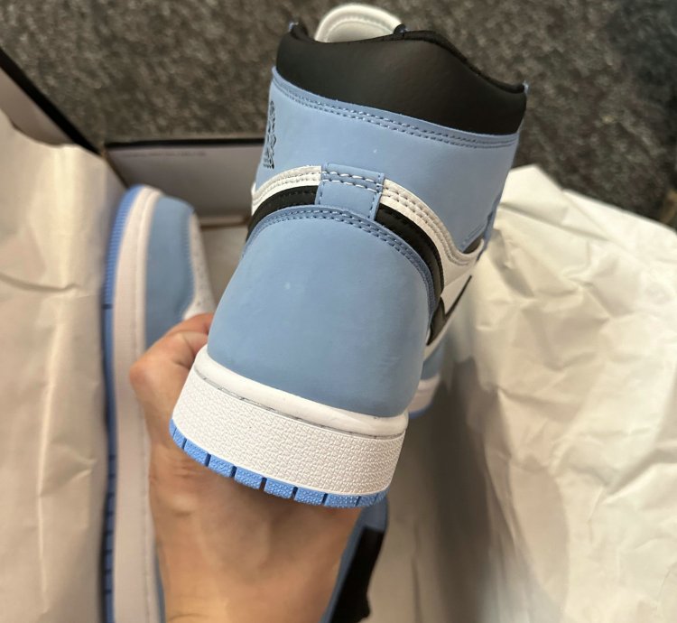 Jordan 1 Retro High Og University Blue 555088-134