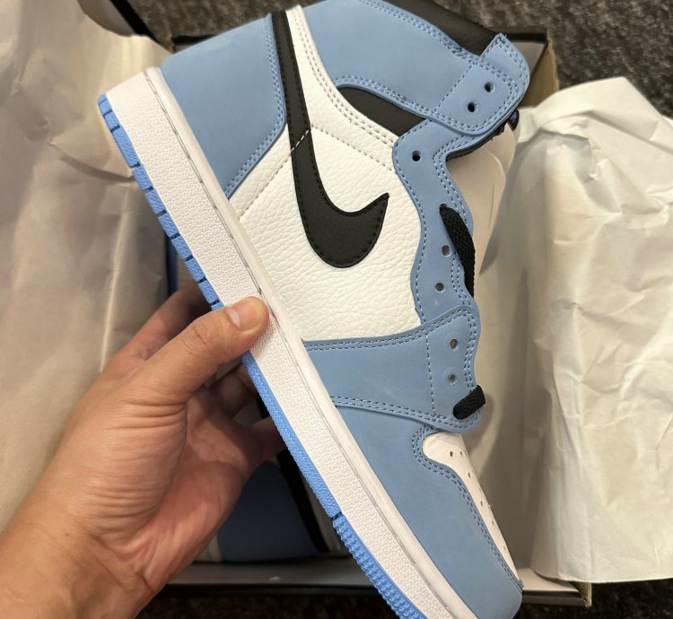 Jordan 1 Retro High Og University Blue 555088-134