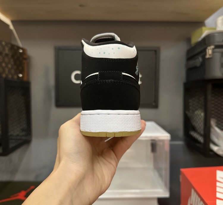 Jordan 1 Mid White Black Teal Tint gs Bq6931-103