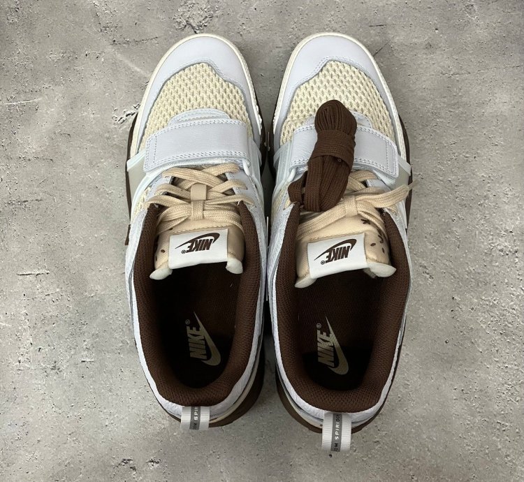 Travis Scott × Nike Zoom Field Jaxx White And Light Chocolate