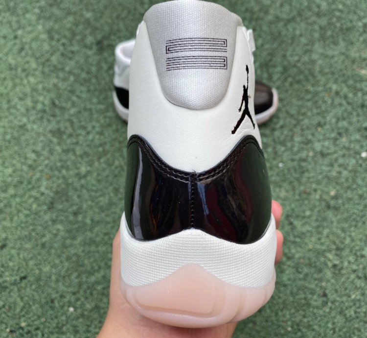 Nike Air Jordan 11 Retro Neapolitan