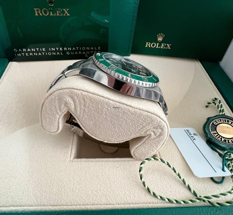 Rolex Submariner Date Unworn Submariner Date 40mm 116610lv Stainless Steel Hulk Green Dial Gree