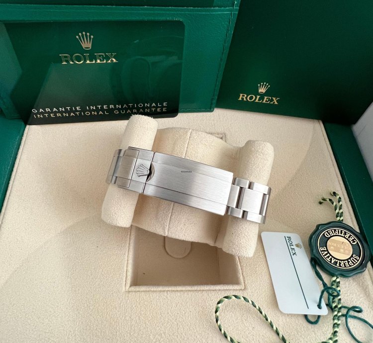 Rolex Submariner Date Unworn Submariner Date 40mm 116610lv Stainless Steel Hulk Green Dial Gree