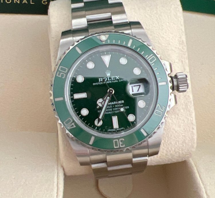 Rolex Submariner Date Unworn Submariner Date 40mm 116610lv Stainless Steel Hulk Green Dial Gree