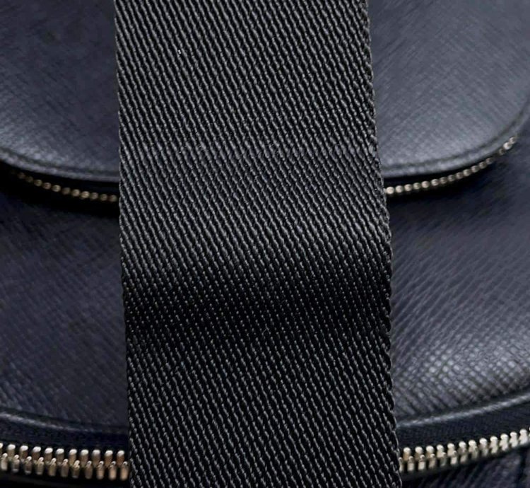 Louis Vuitton Avenue Sling Bag Noir Taiga Leather