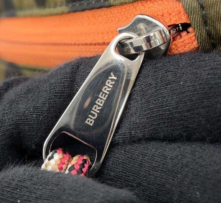 Burberry Body Bag Animal Print Leo Nylon 8013530 Burberry Camouflage