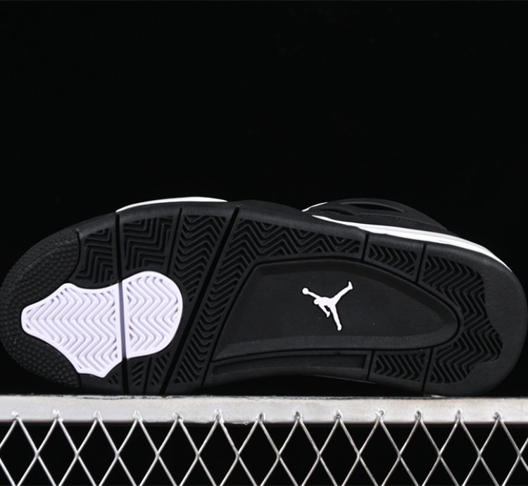 4 Retro white Thunder