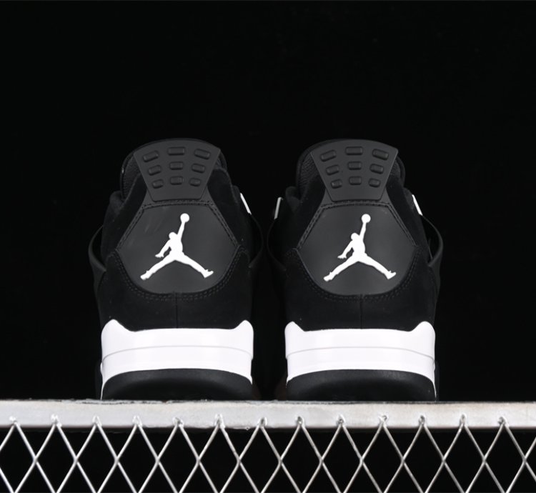 4 Retro white Thunder