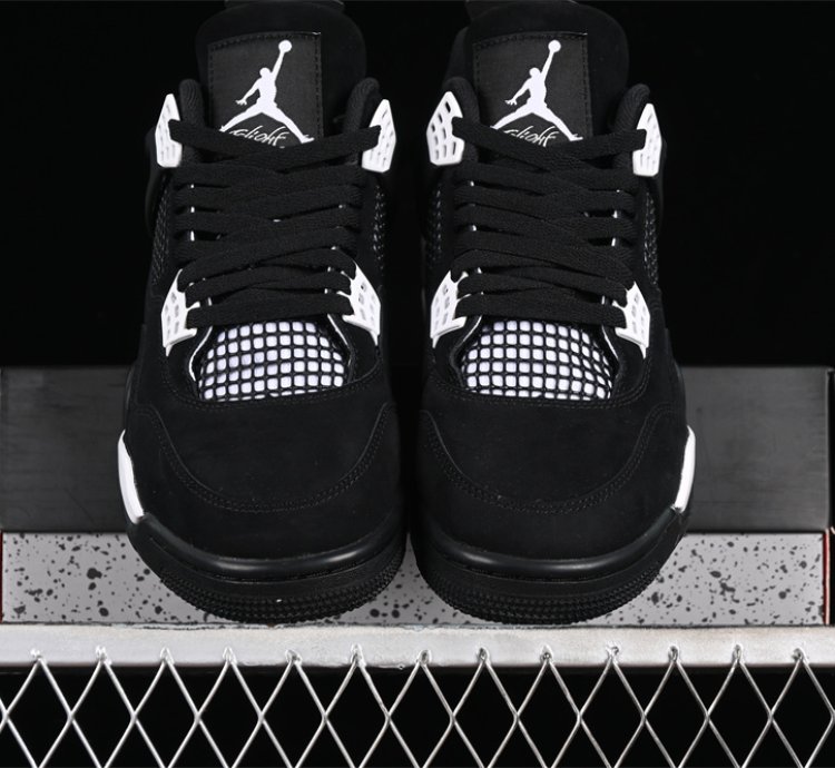 4 Retro white Thunder
