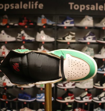 Nike Air Jordan 1 Retro High Lucky Green CU0449-300