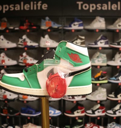 Nike Air Jordan 1 Retro High Lucky Green CU0449-300
