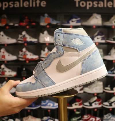 Nike Air Jordan 1 Retro High Hyper Royal Smoke Grey 555088-402