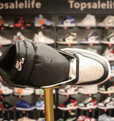Nike Air Jordan 1 Retro High Silver Toe CD0461-001