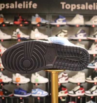 Nike Air Jordan 1 Retro High OG 'Obsidian' 555088-140