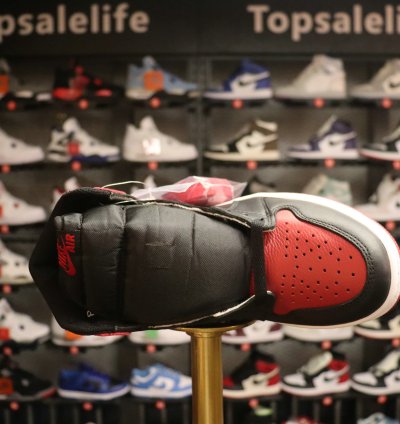 Nike Air Jordan 1 Retro High OG 'Banned' 2016 [also worn by Rihanna] 555088-001
