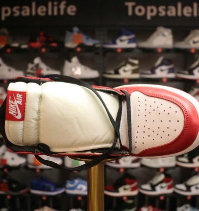 Air Jordan 1 Retro High OG 'Chicago' 2015 555088-101
