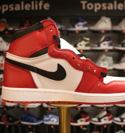 Air Jordan 1 Retro High OG 'Chicago' 2015 555088-101