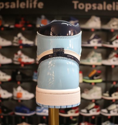 Air Jordan 1 Retro High OG 'Blue Chill' CD0461-401