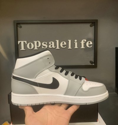 Air Jordan 1 Mid 'Light Smoke Grey' 554724-092