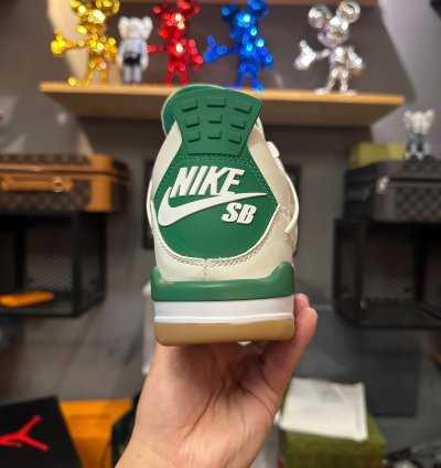 Jordan 4 Retro SB Pine Green DR5415-103