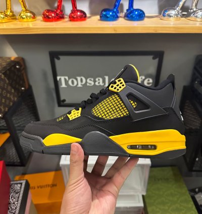 Jordan 4 Retro Thunder (2012) 308497-008