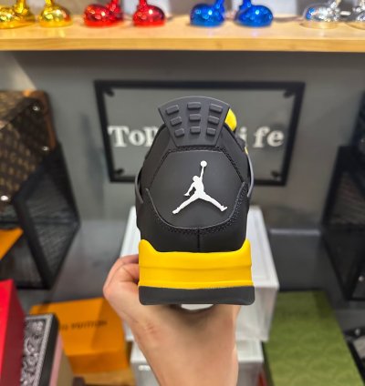 Jordan 4 Retro Thunder (2012) 308497-008