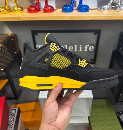 Jordan 4 Retro Thunder (2012) 308497-008
