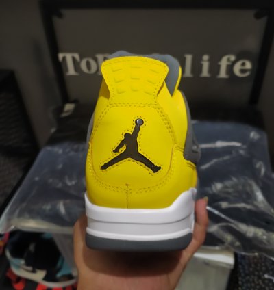 Jordan 4 Retro Lightning (2021) CT8527-700