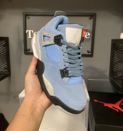 Jordan 4 Retro University Blue CT8527-400