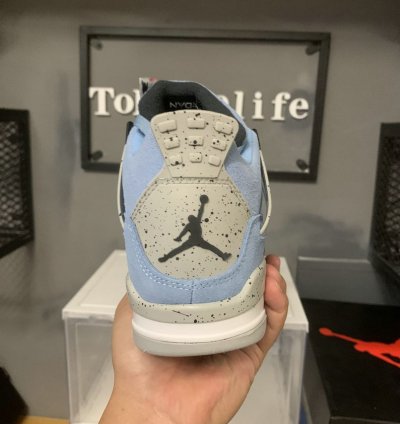 Jordan 4 Retro University Blue CT8527-400