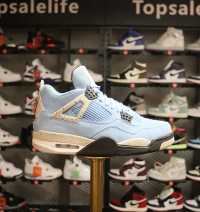 Jordan 4 Retro University Blue CT8527-400