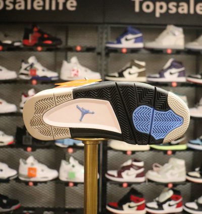 Jordan 4 Retro University Blue CT8527-400