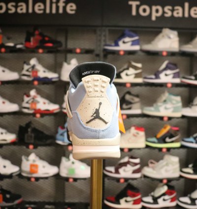 Jordan 4 Retro University Blue CT8527-400