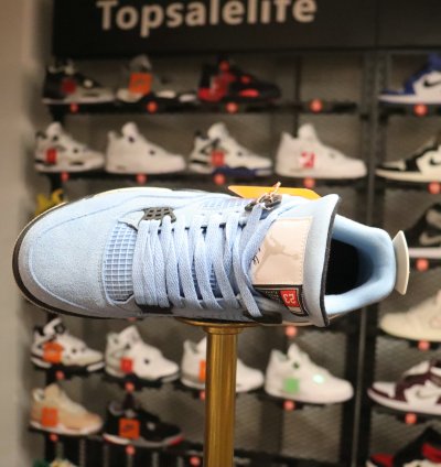 Jordan 4 Retro University Blue CT8527-400
