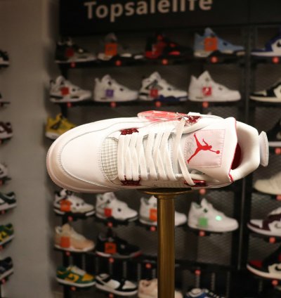 Jordan 4 Retro Metallic Red CT8527-112