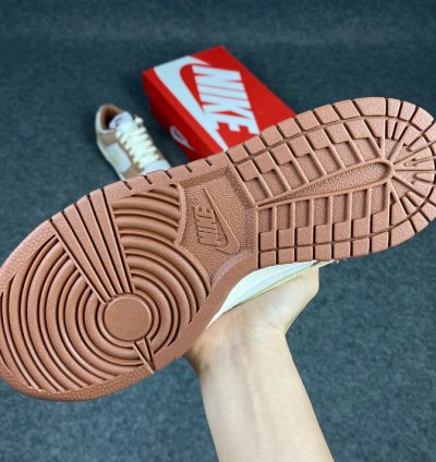 Nike Dunk Low Medium Curry